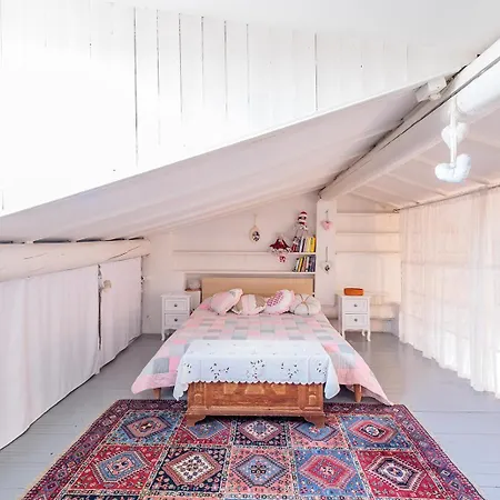 Guesthost - Claire's Attic Apartment Bergamo