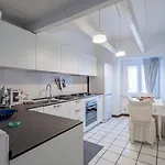 Guesthost - Claire's Attic Apartamento *