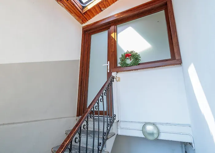 Guesthost - Claire's Attic *