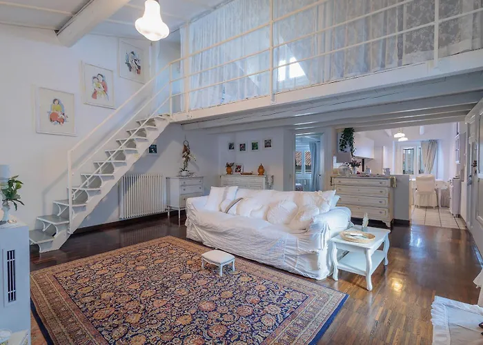 Guesthost - Claire's Attic ベルガモ