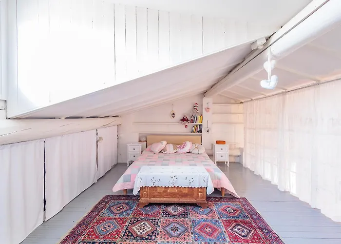 Guesthost - Claire's Attic Apartment Bergamo